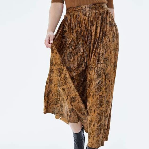 Zara Snake Skin Faux Leather Pleated Midi Skirt - Picture 3 of 10